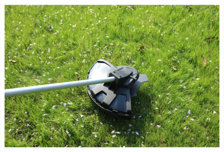 Yard Force LT M30W Akku-Freischneider, Rasentrimmer, Sense, 60 V, Solo, Kraftvol