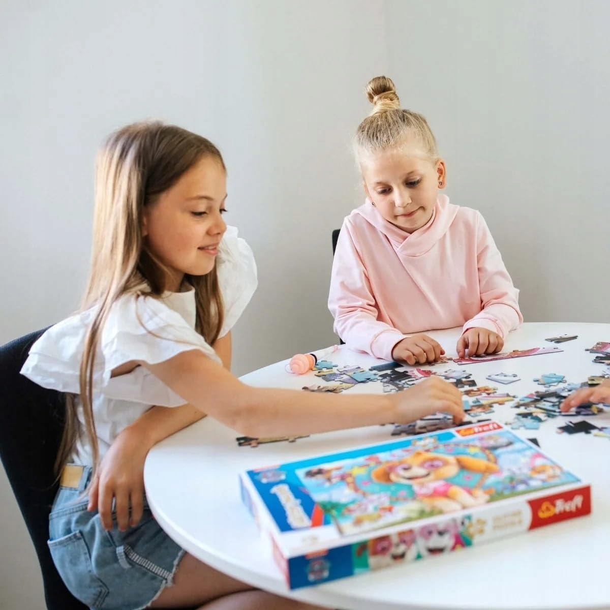 B2B-Angebot Trefl, Puzzle Glitter, Im Schein von Skye, PAW Patrol, 100 Teile im 10er-Set erhältlich – ideal für Wiederverkäufer und den Handel.